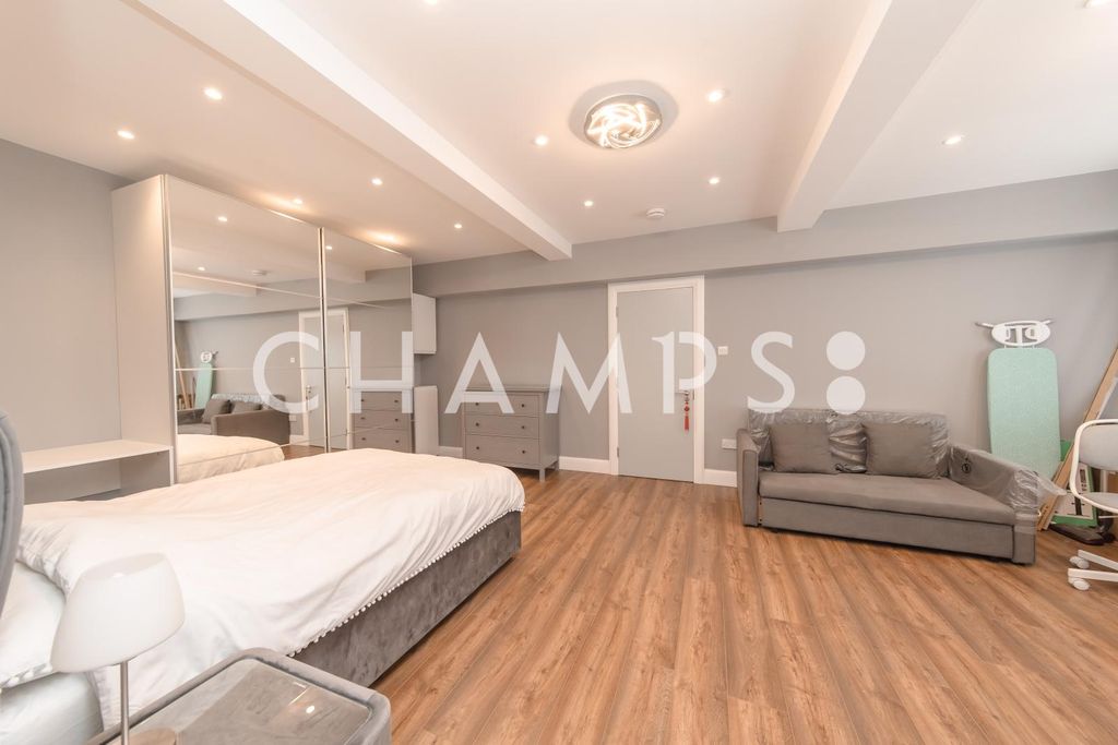 Property photo 1 of 14 4 Bed To Rent, Cheyne Close, Hendon, Nw4
