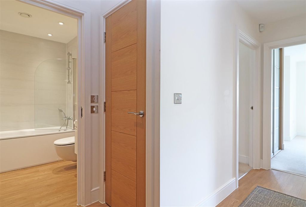 Additional image 17 of 2 bed flat for saleLondon Road, East Grinstead RH19