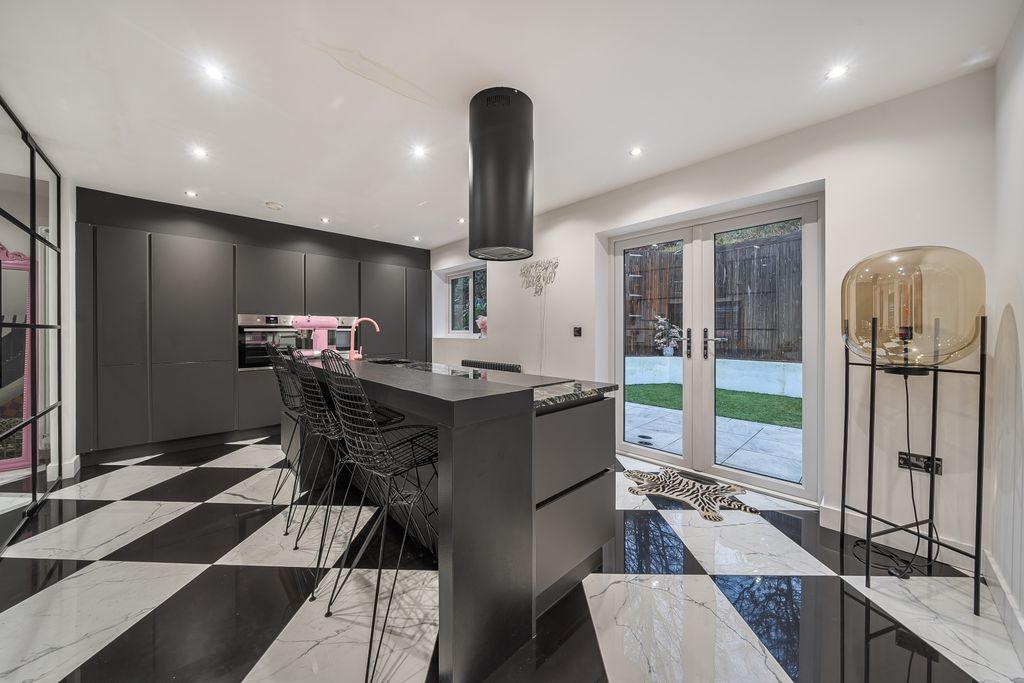 Property photo 2 of 15 1-6979514E6Ef04-1404823-16-6978c17159Ffc-1