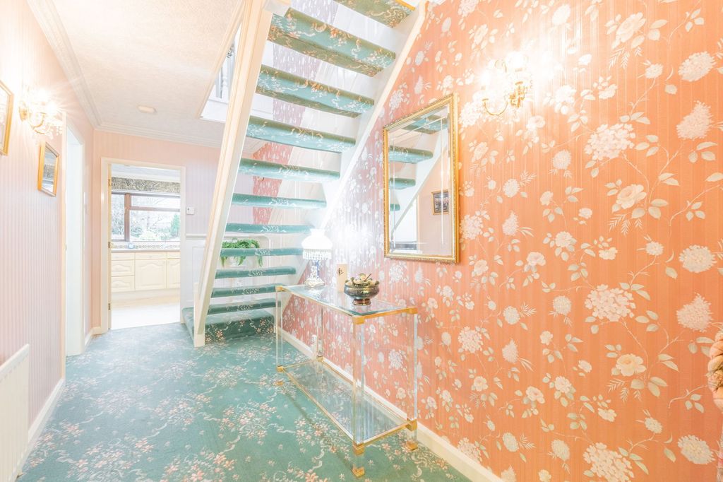 Property photo 3 of 32