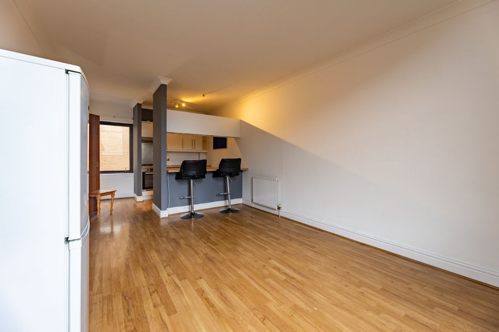 Property photo 3 of 17 Picture 3