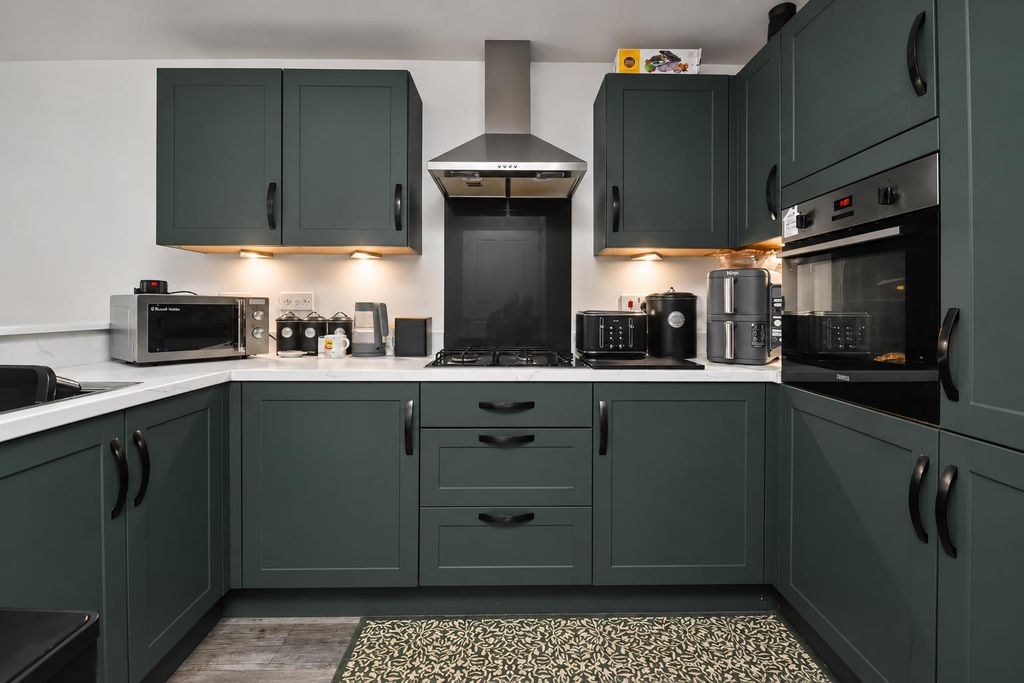 Property photo 3 of 18 Kitchen