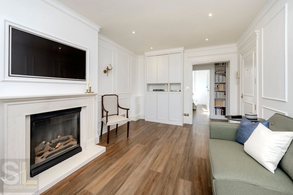 Property photo 1 of 8 3@16 St Georges Drive-0420