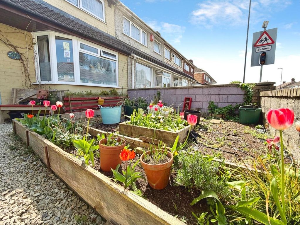 Property photo 2 of 19 Front Garden
