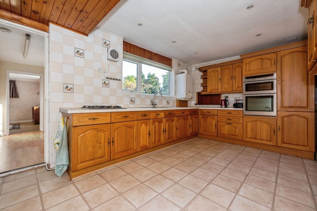 Property photo 2 of 15 Kitchen