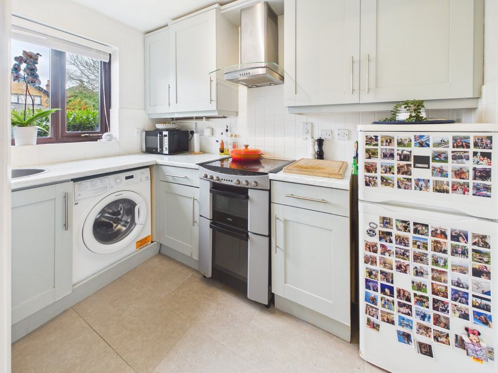 Property photo 3 of 12 Kitchen