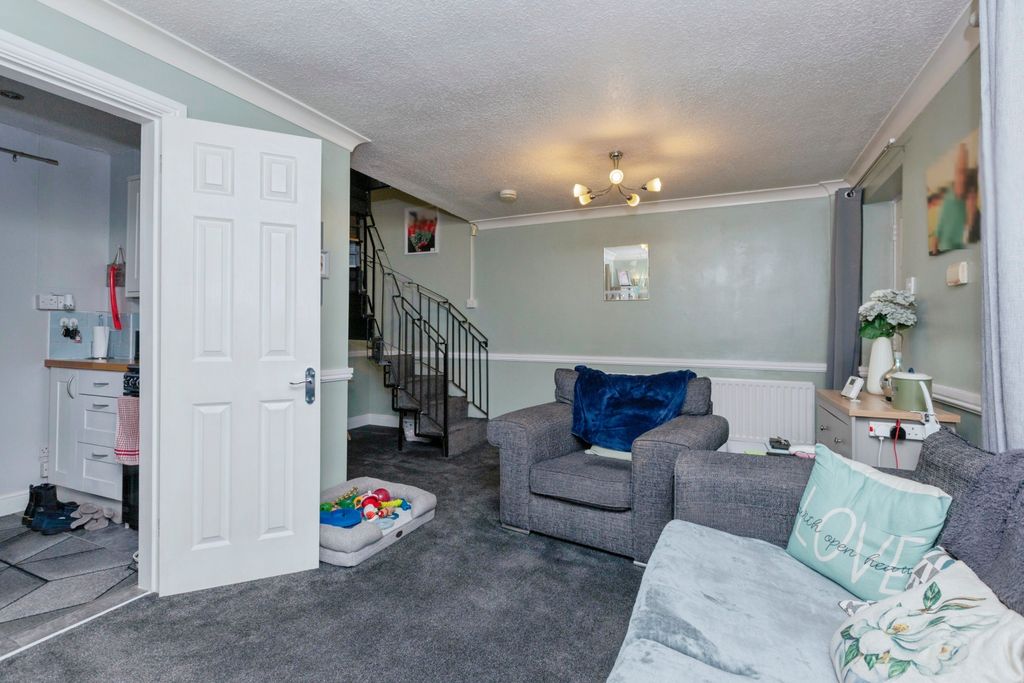 Property photo 3 of 15