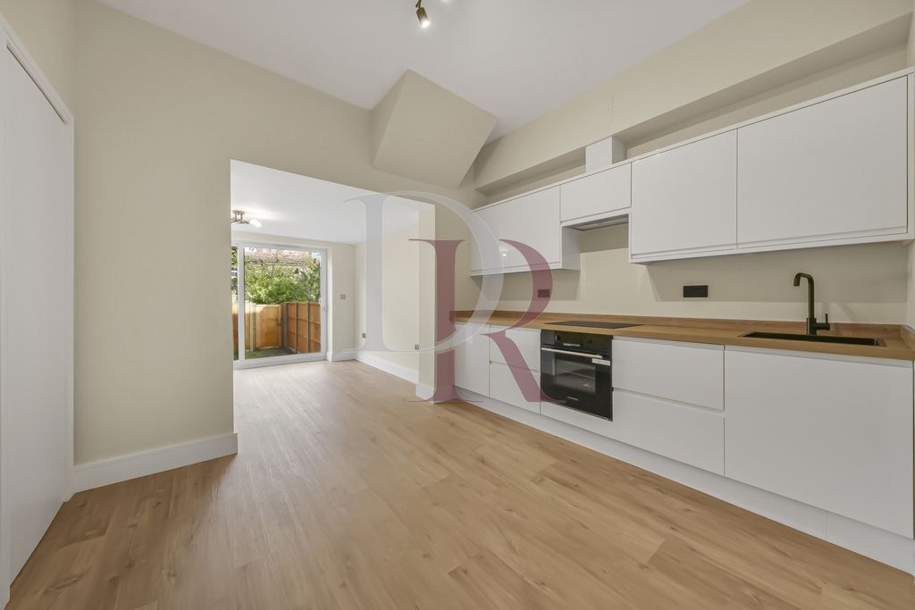 Property photo 3 of 15 Photo 10