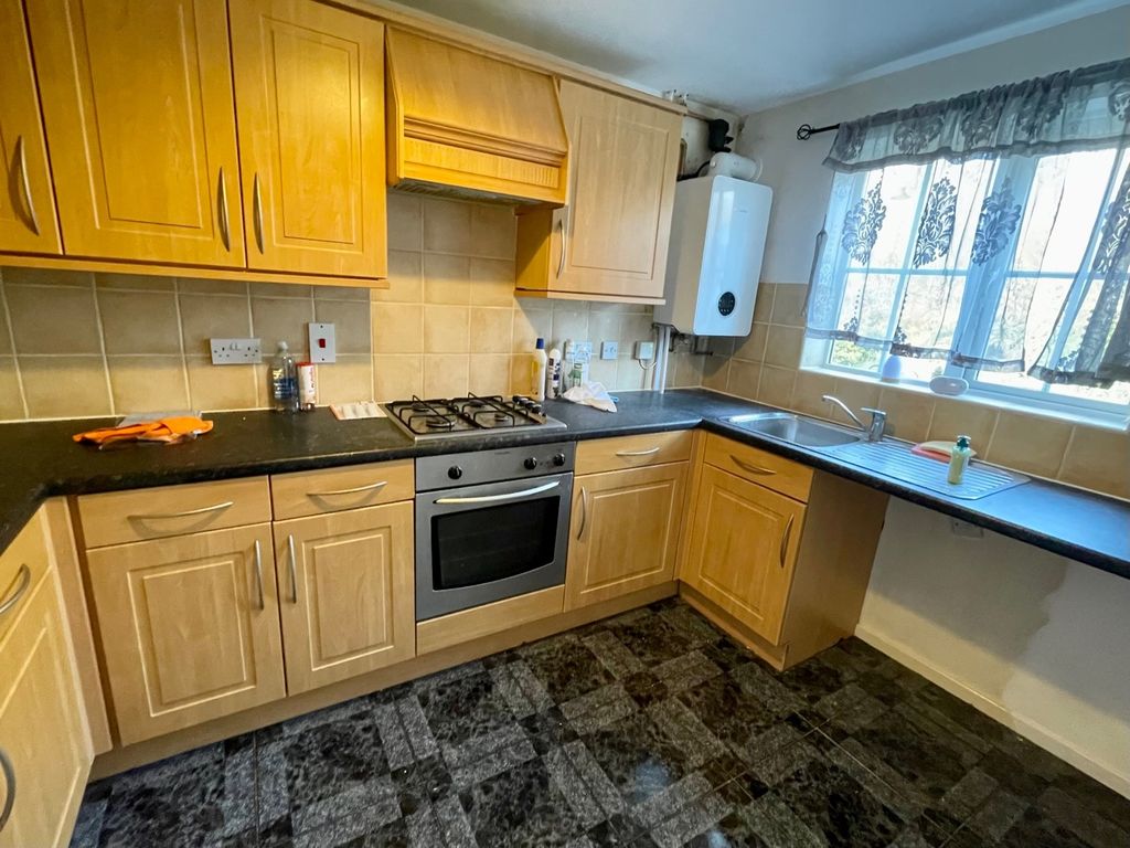 Property photo 2 of 10 Kitchen