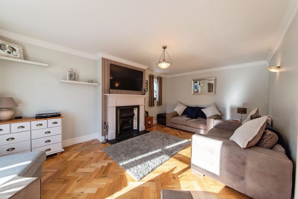 Property photo 3 of 27