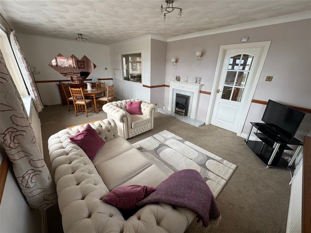 Property photo 1 of 20 Lounge