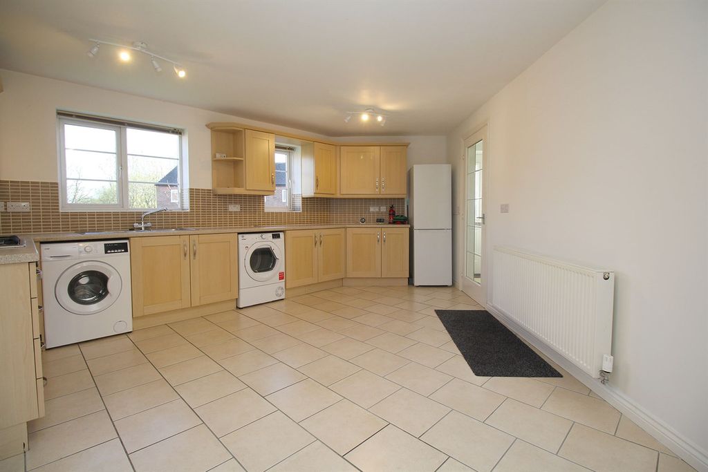 Property photo 3 of 27 Kitchen