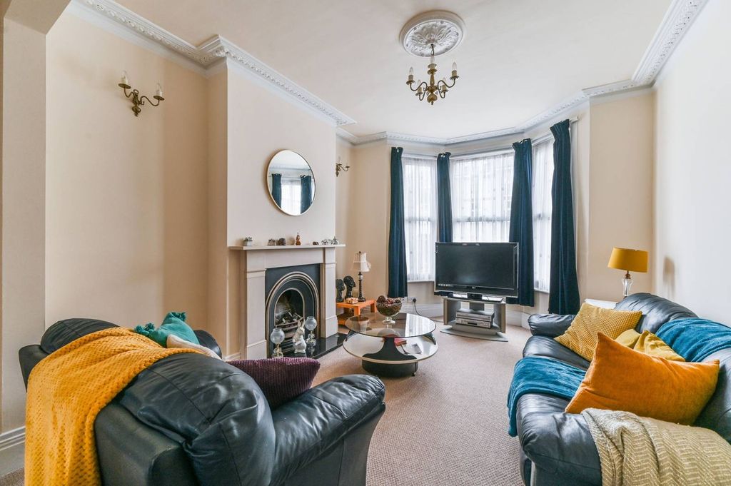 Property photo 2 of 11