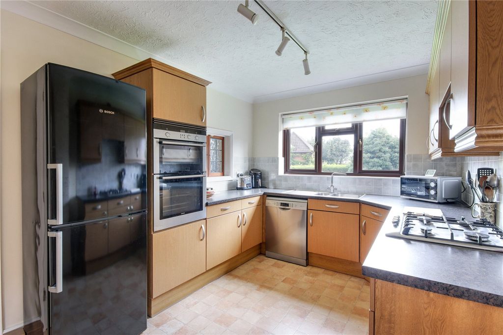 Property photo 3 of 18 Kitchen