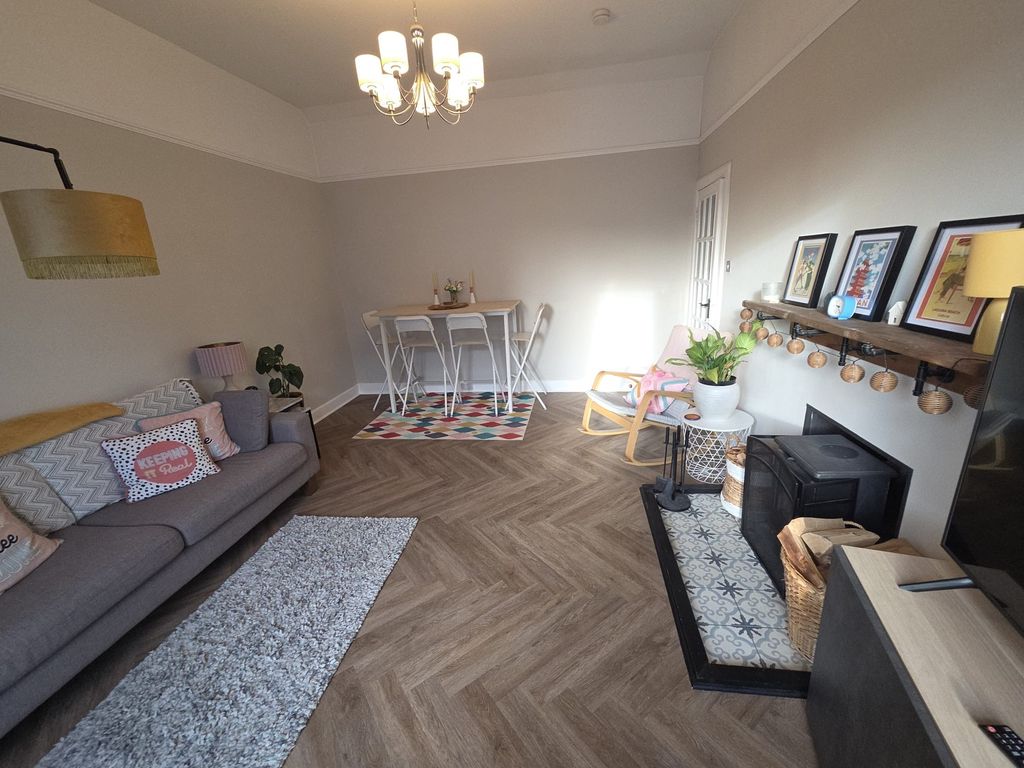 Property photo 3 of 11 Living/Dining