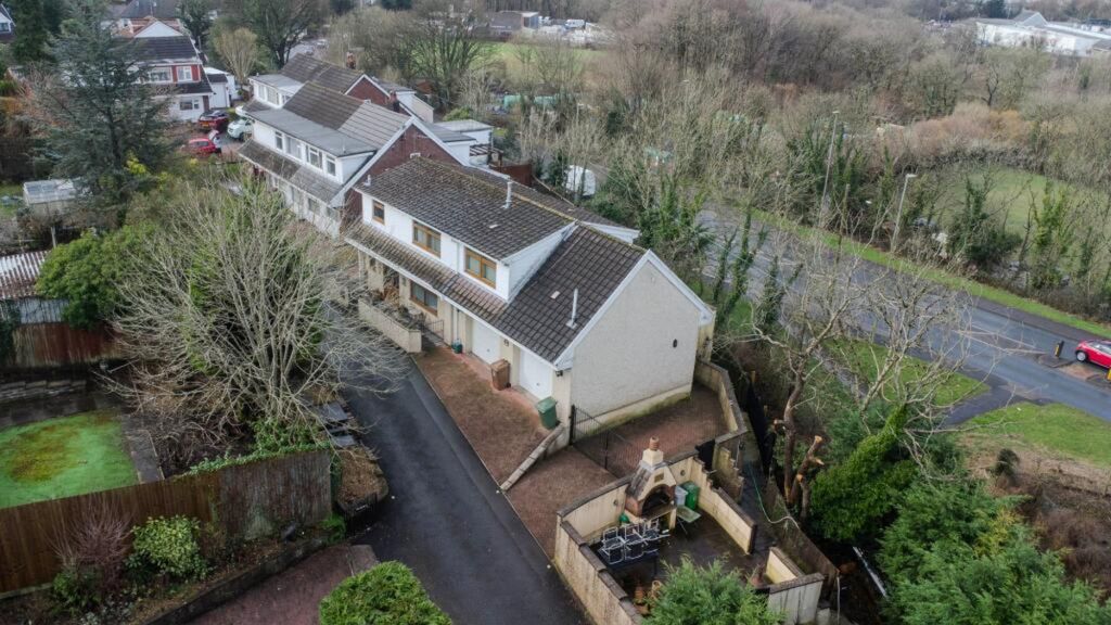 Property photo 2 of 31