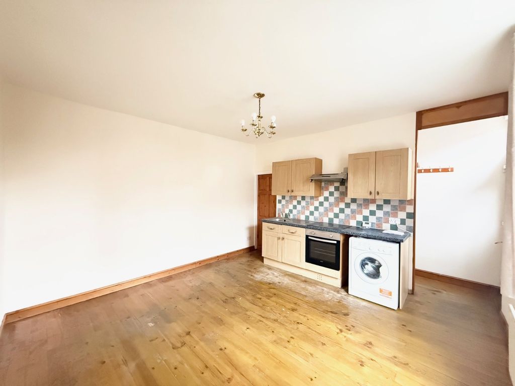 Property photo 3 of 8 Picture No. 16