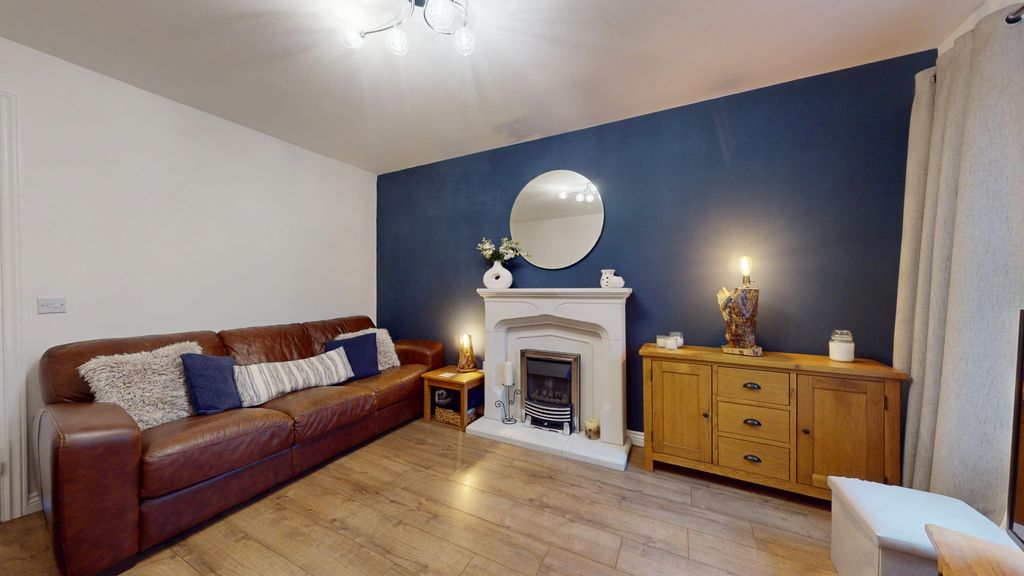 Property photo 3 of 35 4823018