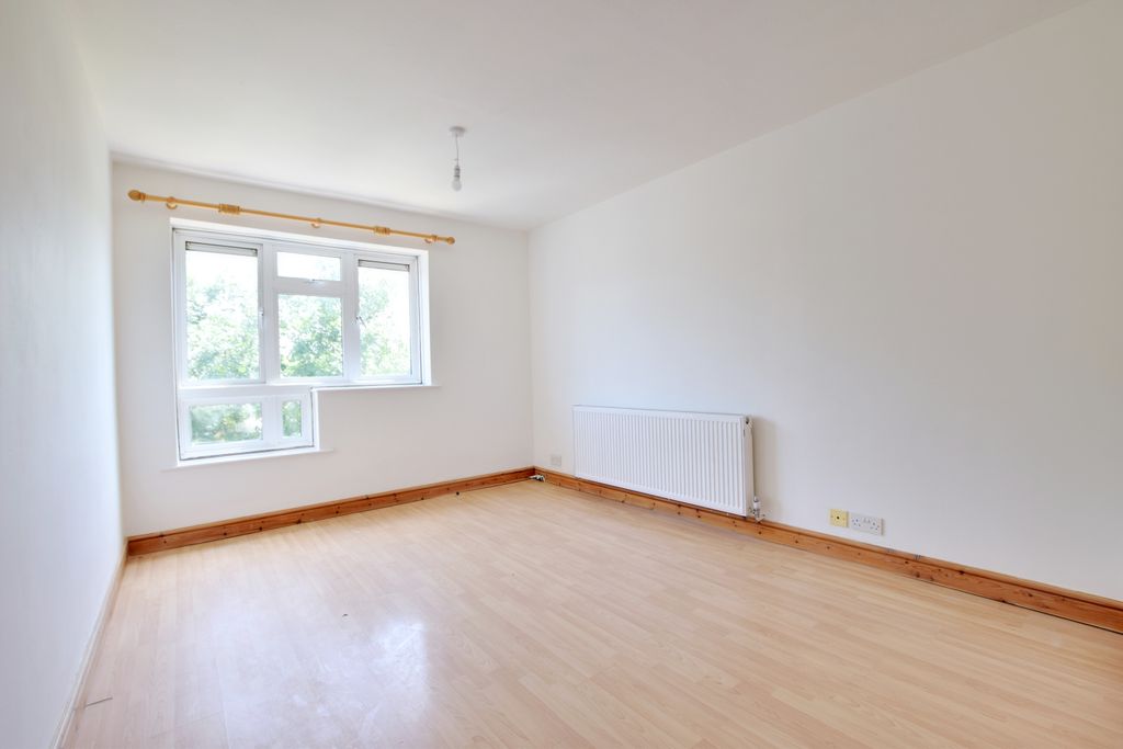 Property photo 3 of 9 3