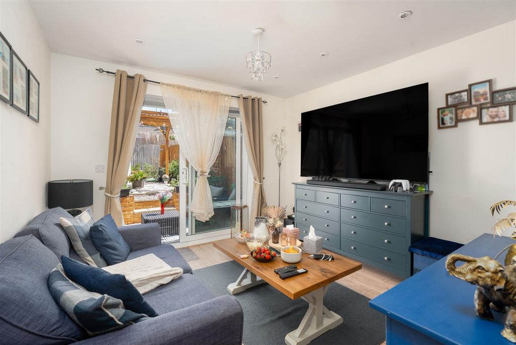 Property photo 2 of 13 Myrtle Cottage, West Street, Banbury-6.Jpg