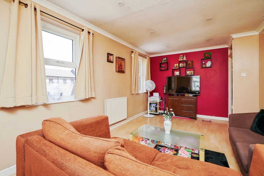 Property photo 3 of 8 Pbox-Img.Jpg