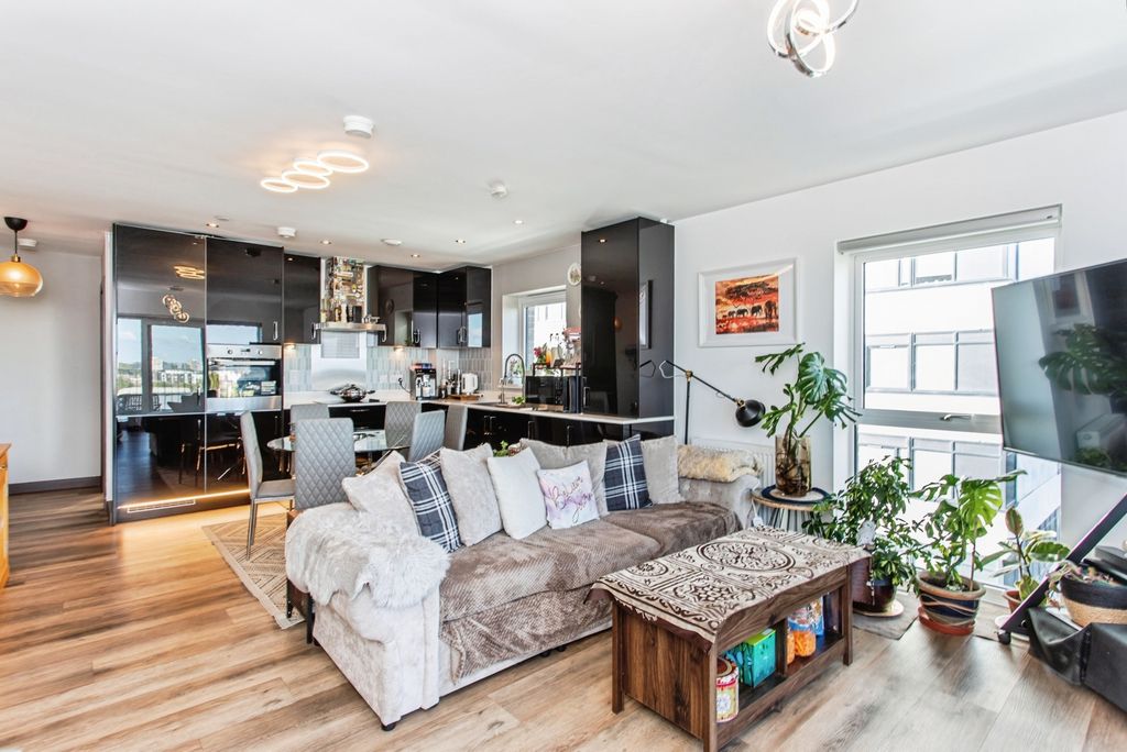 Property photo 3 of 19 Open Plan