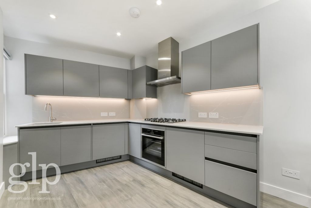 Property photo 3 of 32 2675404