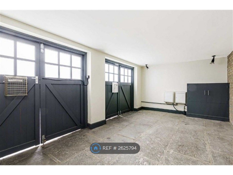 Property photo 2 of 10 Ground Floor Entrance