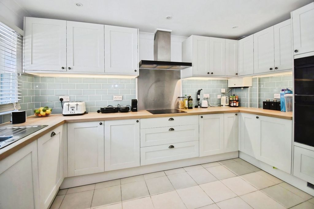 Property photo 3 of 21 Pbox-Img.Jpg