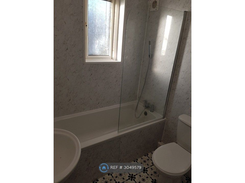 Property photo 2 of 8 Brand New Modern Bathroom