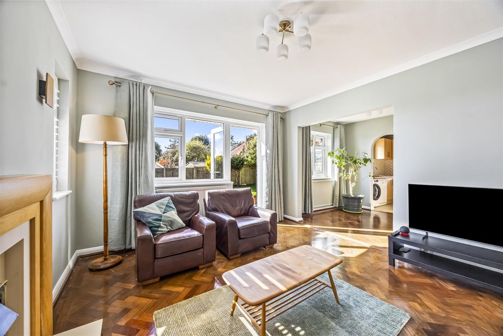 Property photo 2 of 20 Chute Avenue, 39-017.Jpg