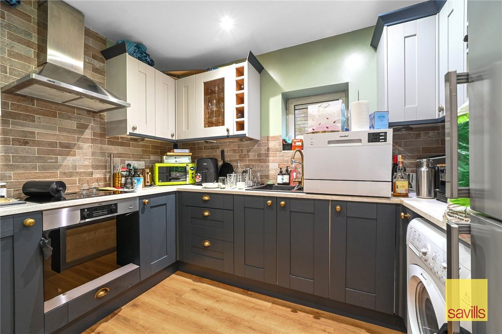 Property photo 3 of 17 Kitchen