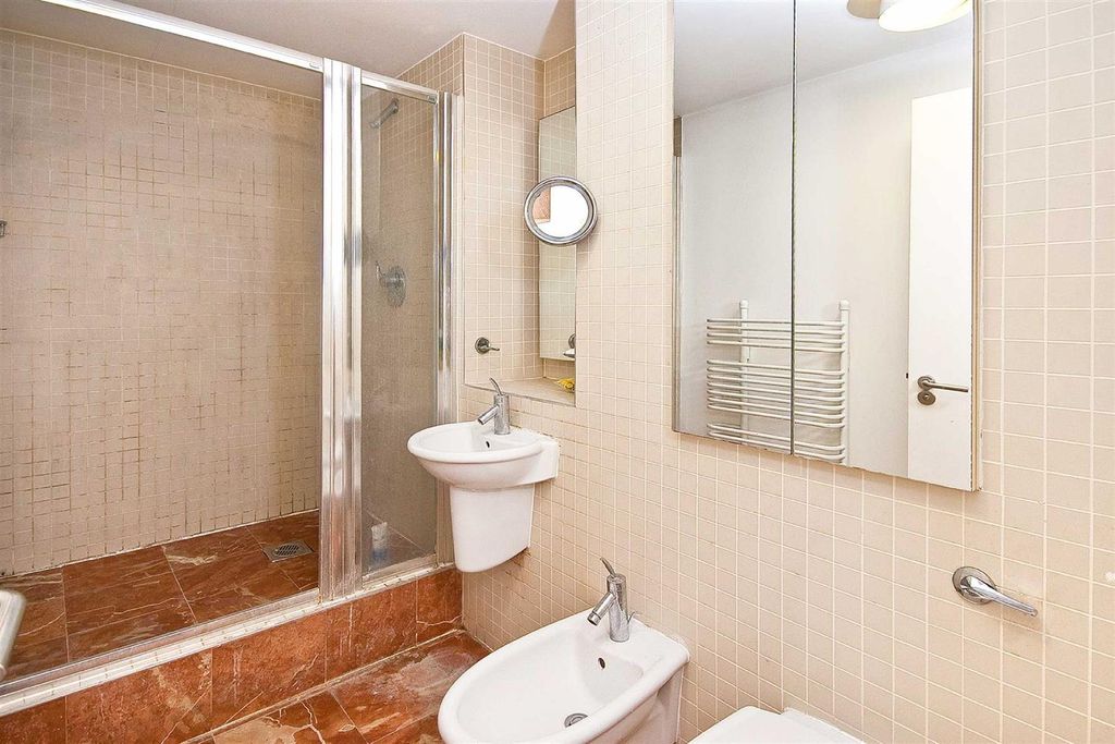 Property photo 3 of 4