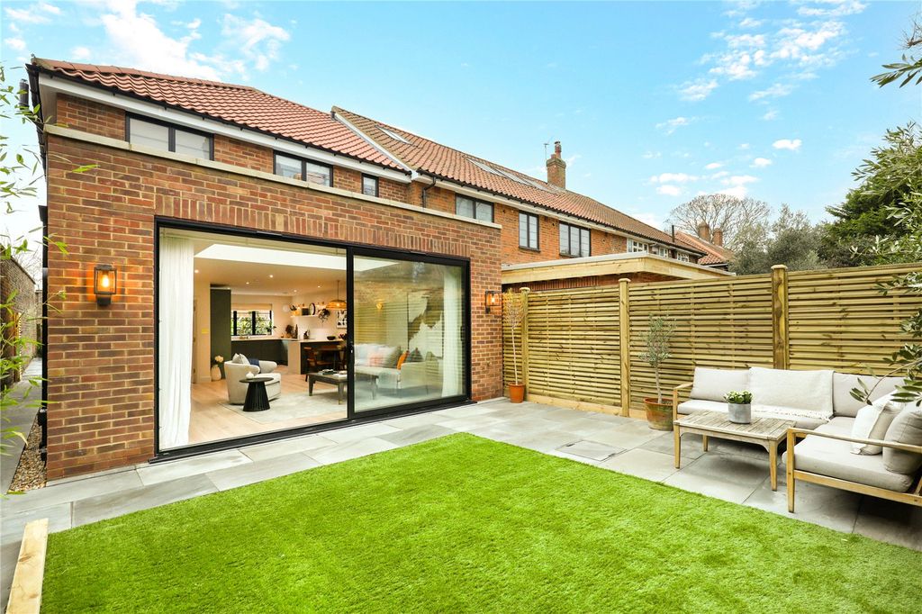 Property photo 2 of 27 Picture No. 28