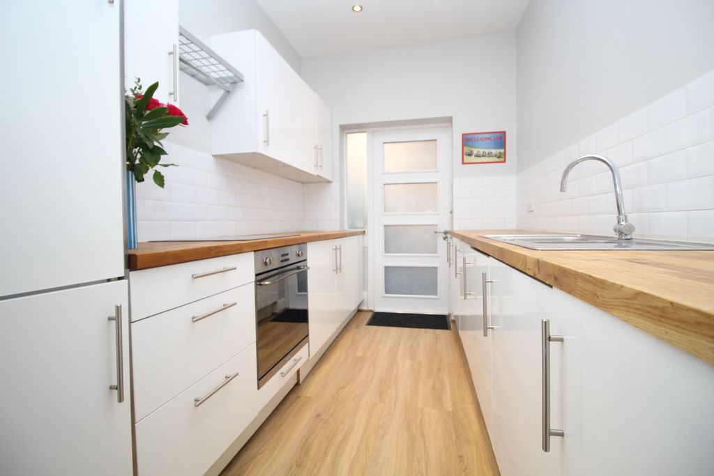 Property photo 3 of 18 75