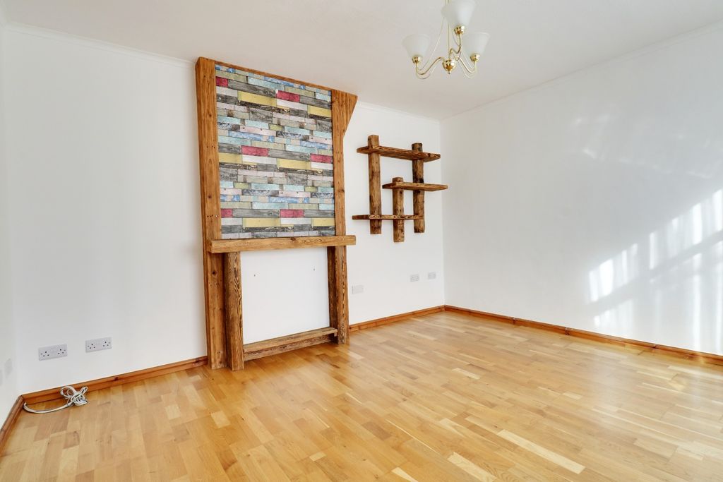 Property photo 2 of 18 4609273