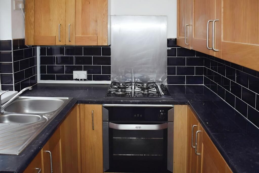 Property photo 2 of 7 Kitchen