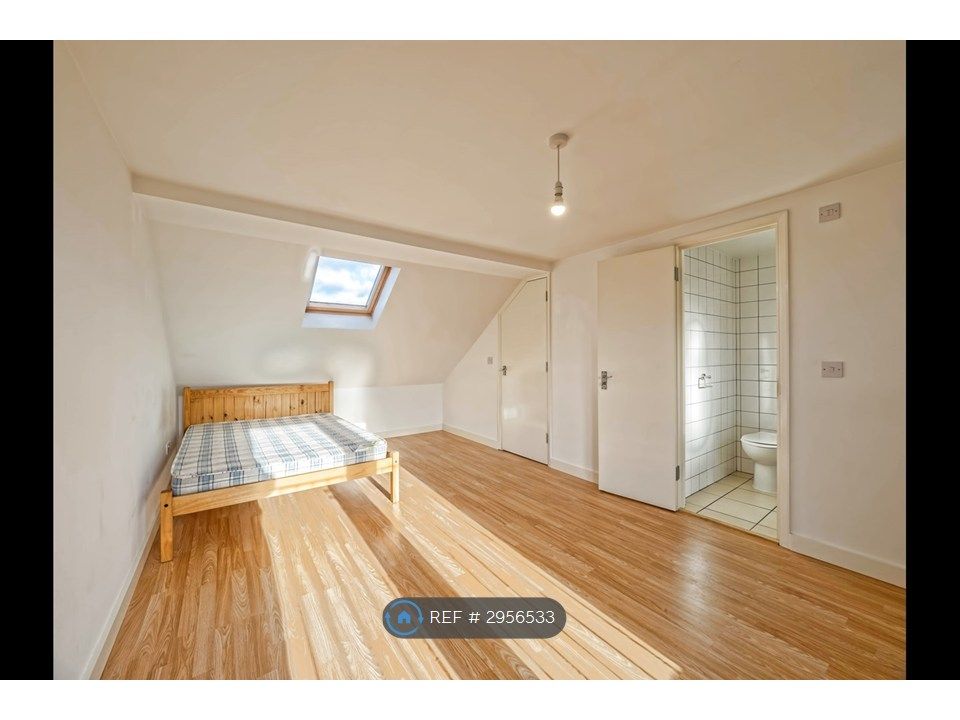 Property photo 2 of 17 Loft Bedroom 1