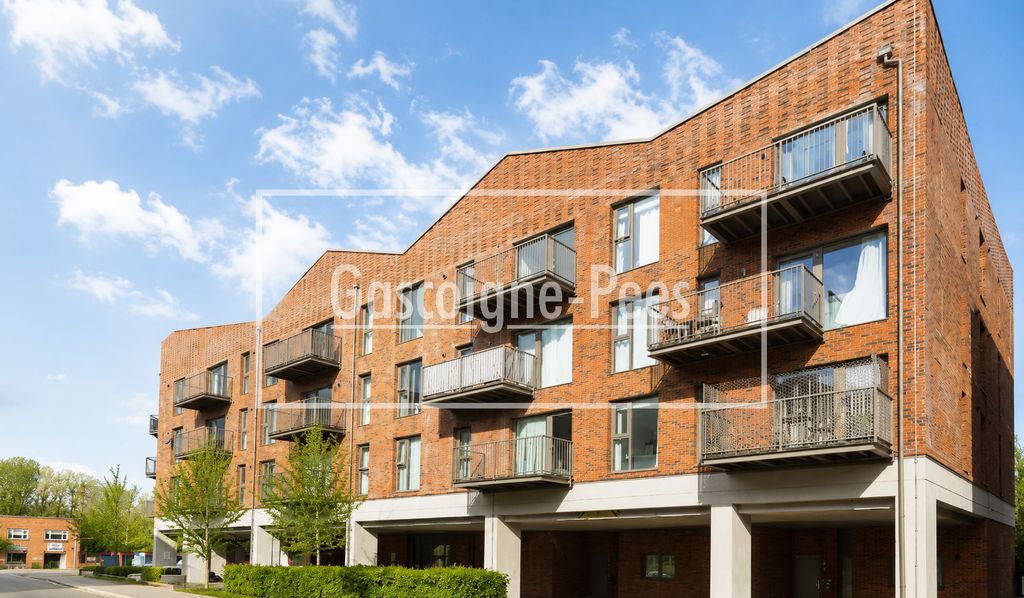 Property photo 1 of 8