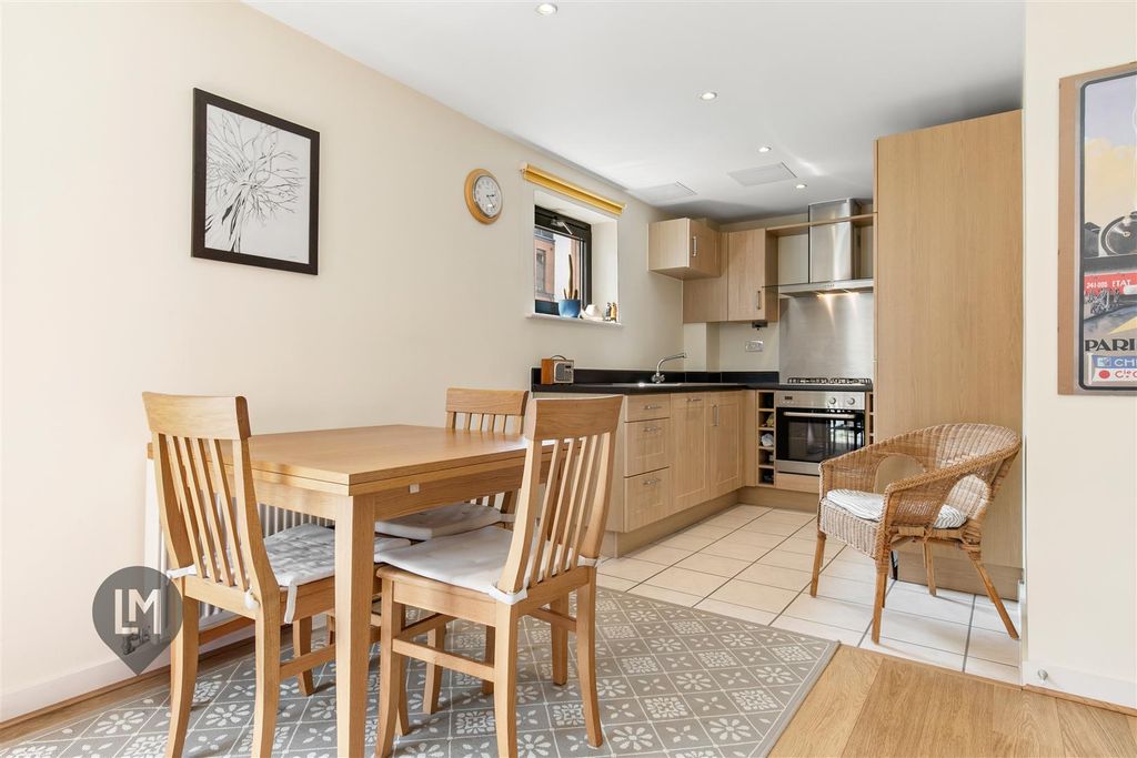 Property photo 2 of 7 Living/Dining/Kitchen