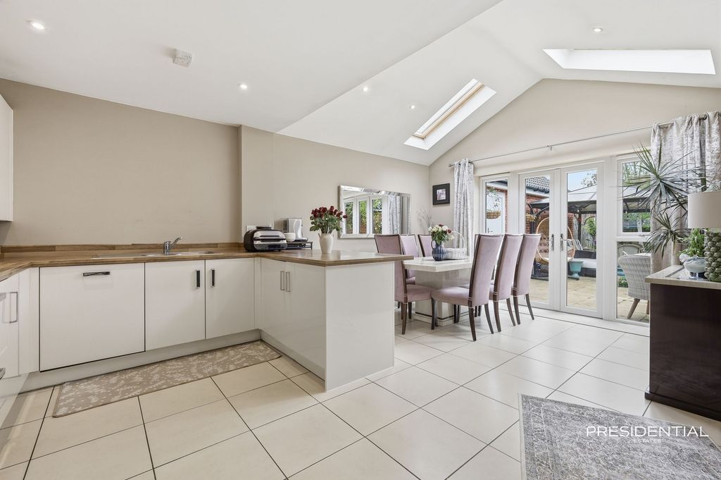 Property photo 3 of 31