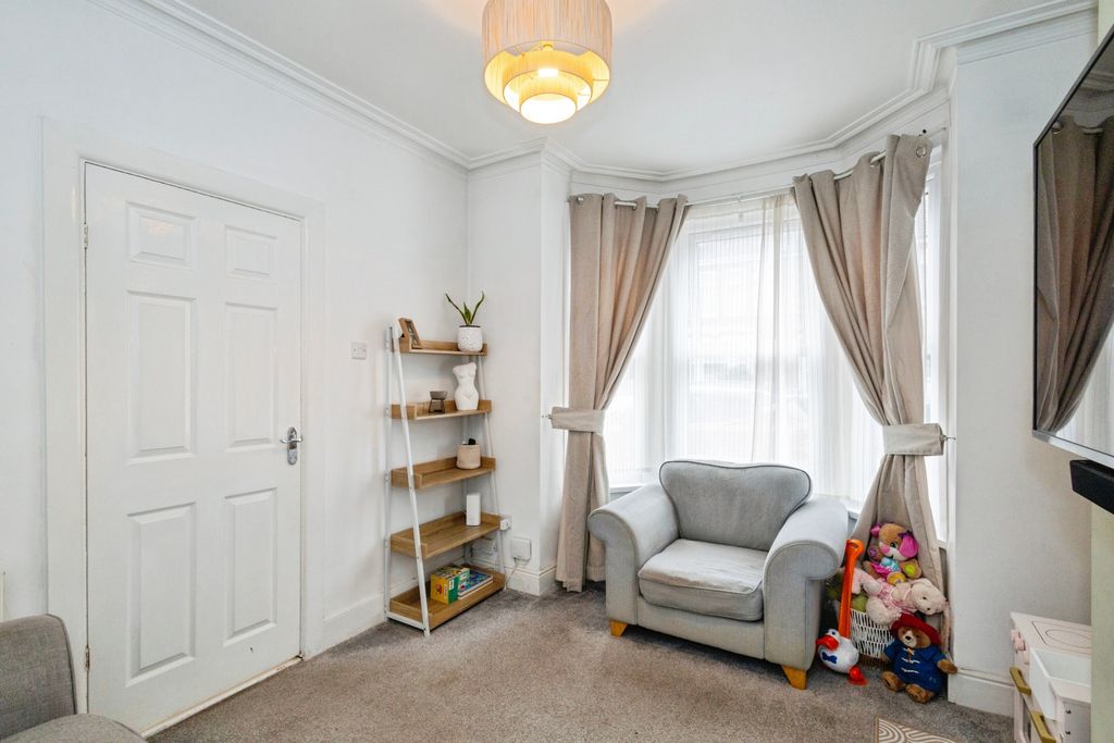 Property photo 2 of 20