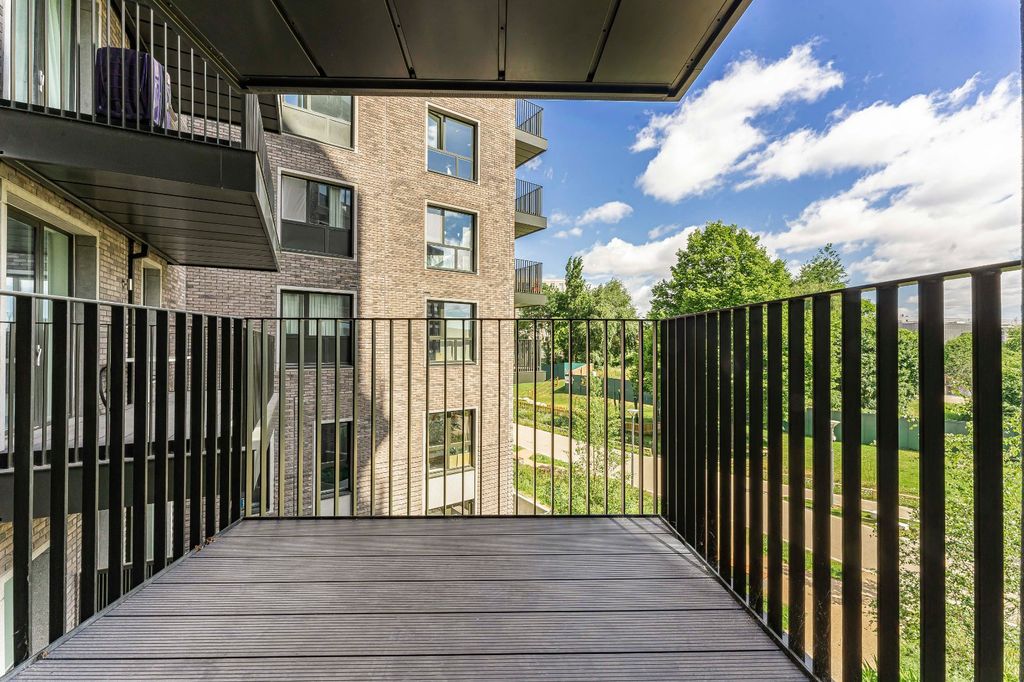 Property photo 2 of 18