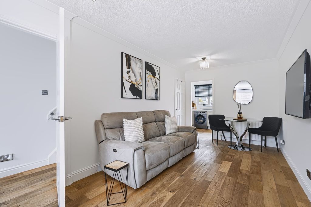 Property photo 2 of 30