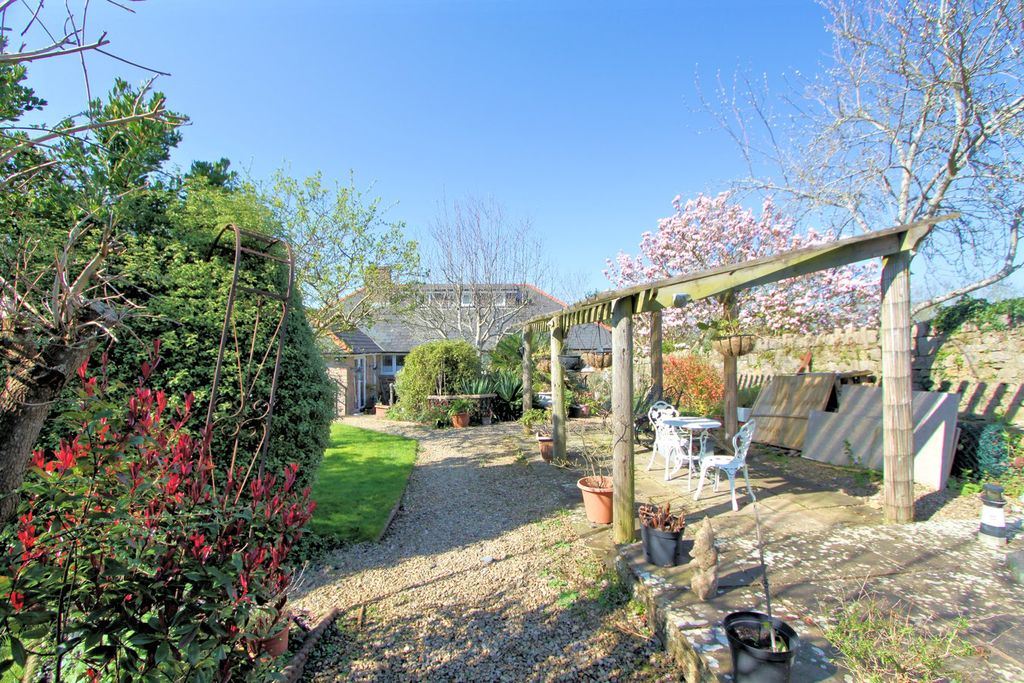 Property photo 2 of 19