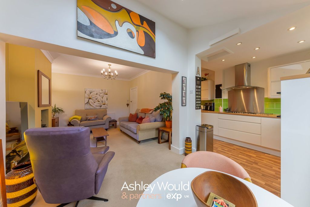 Property photo 3 of 23