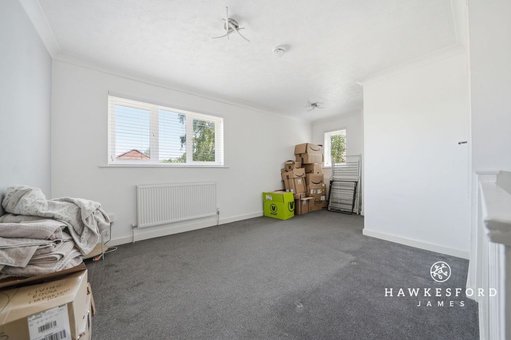Property photo 2 of 8 Fallowfield, Sittingbourne - Lounge/Diner