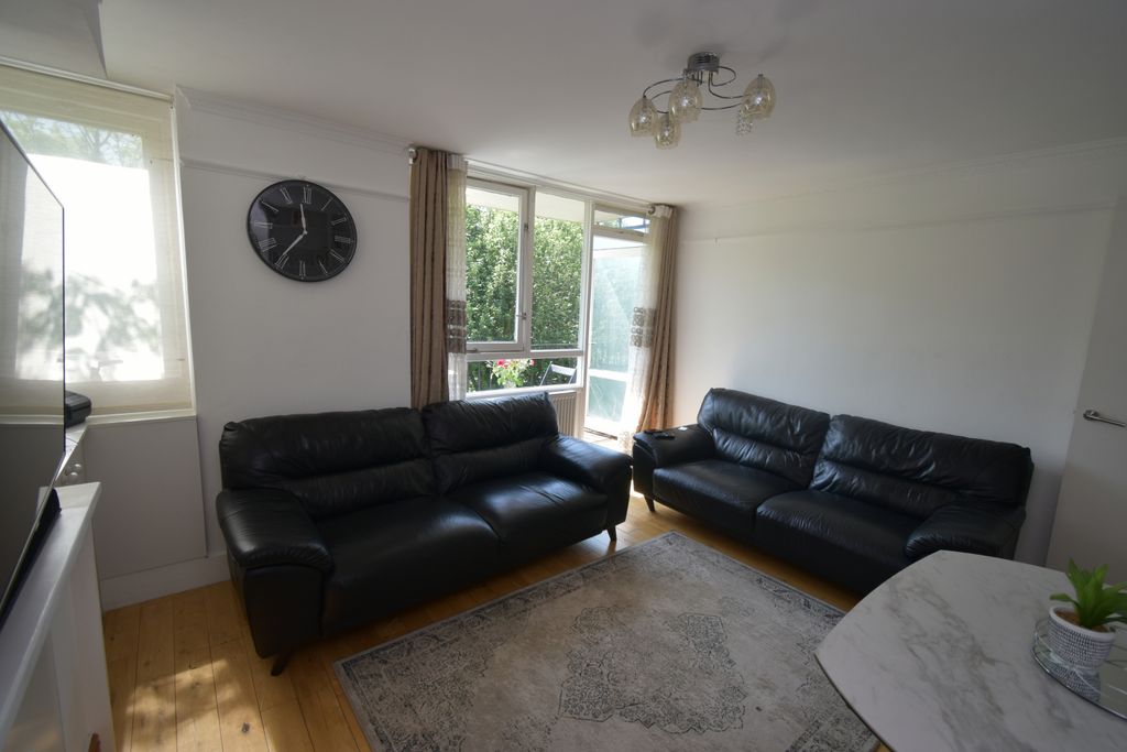 Property photo 1 of 14 Spacious Three-Bedroom Maisonette In Maida Vale Â€“ Reduced For Quick Sale