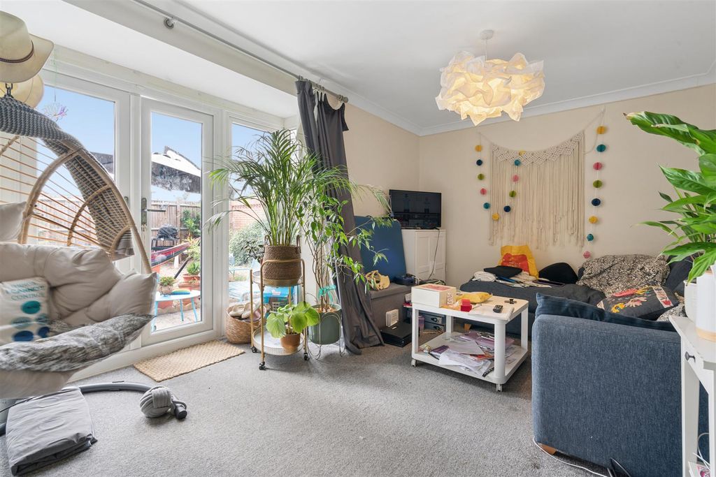 Property photo 1 of 7 Flat 3 50 Longley Road Sw17 Reception 1.Jpg