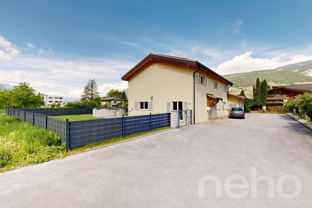Property photo 2 of 12